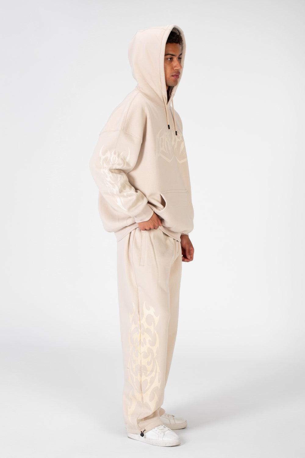 HOODED PRINTED SWEATSHIRT